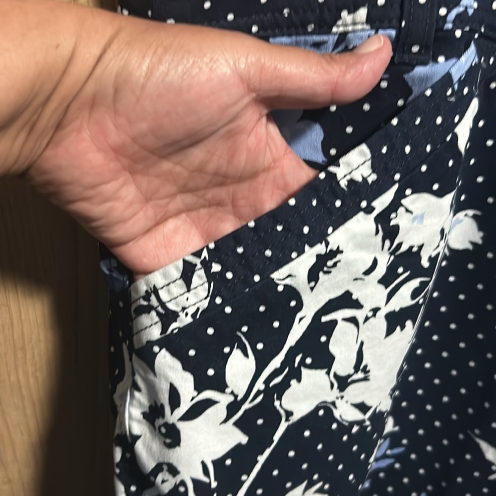 Shorts - Picture 3 of 4